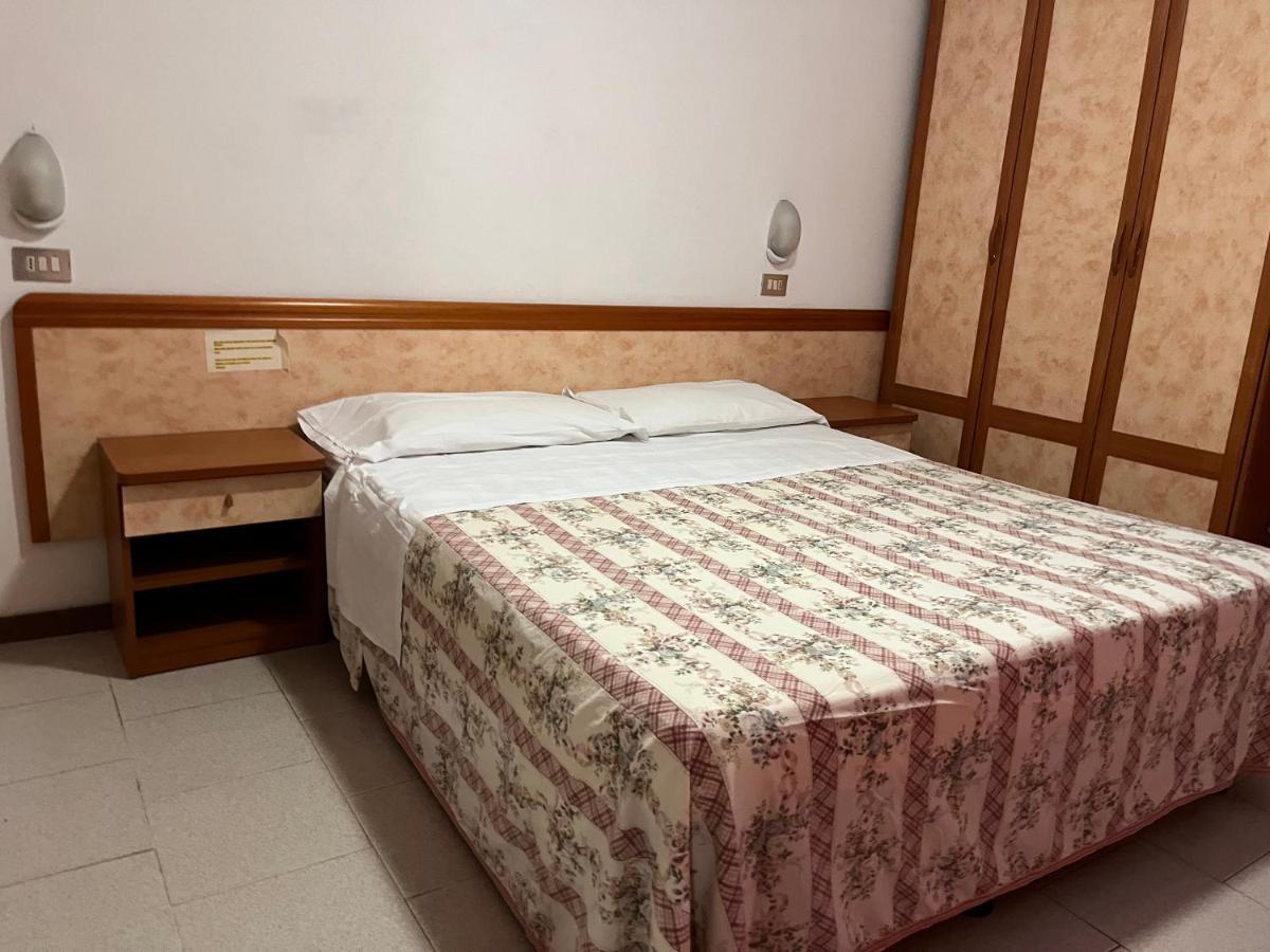 Hotel Zucconi 몬테카티니테르메 외부 사진